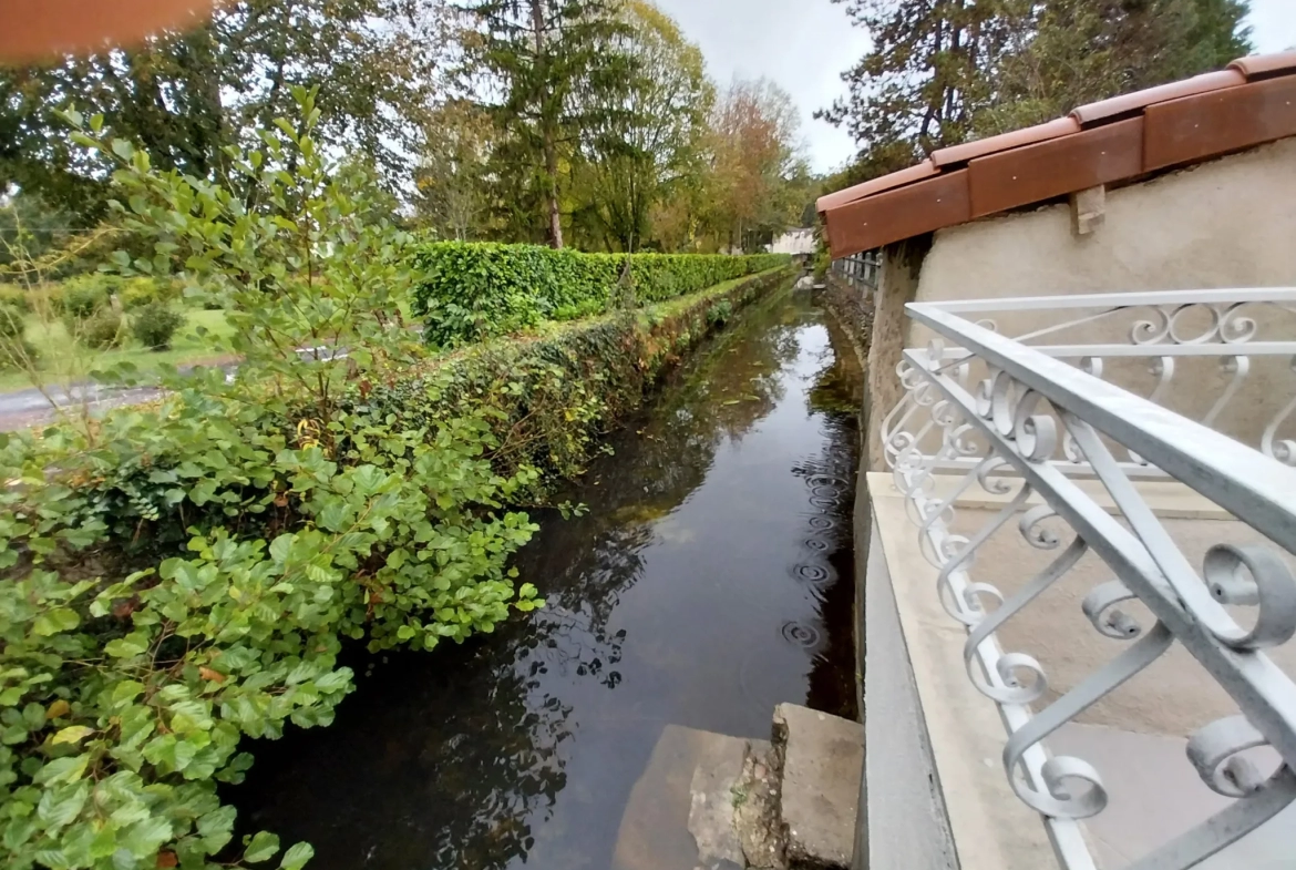 Maison en Pierres Rénovée à Chateau-l'évêque 