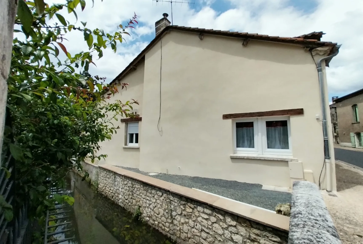 Maison en Pierres Rénovée à Chateau-l'évêque 