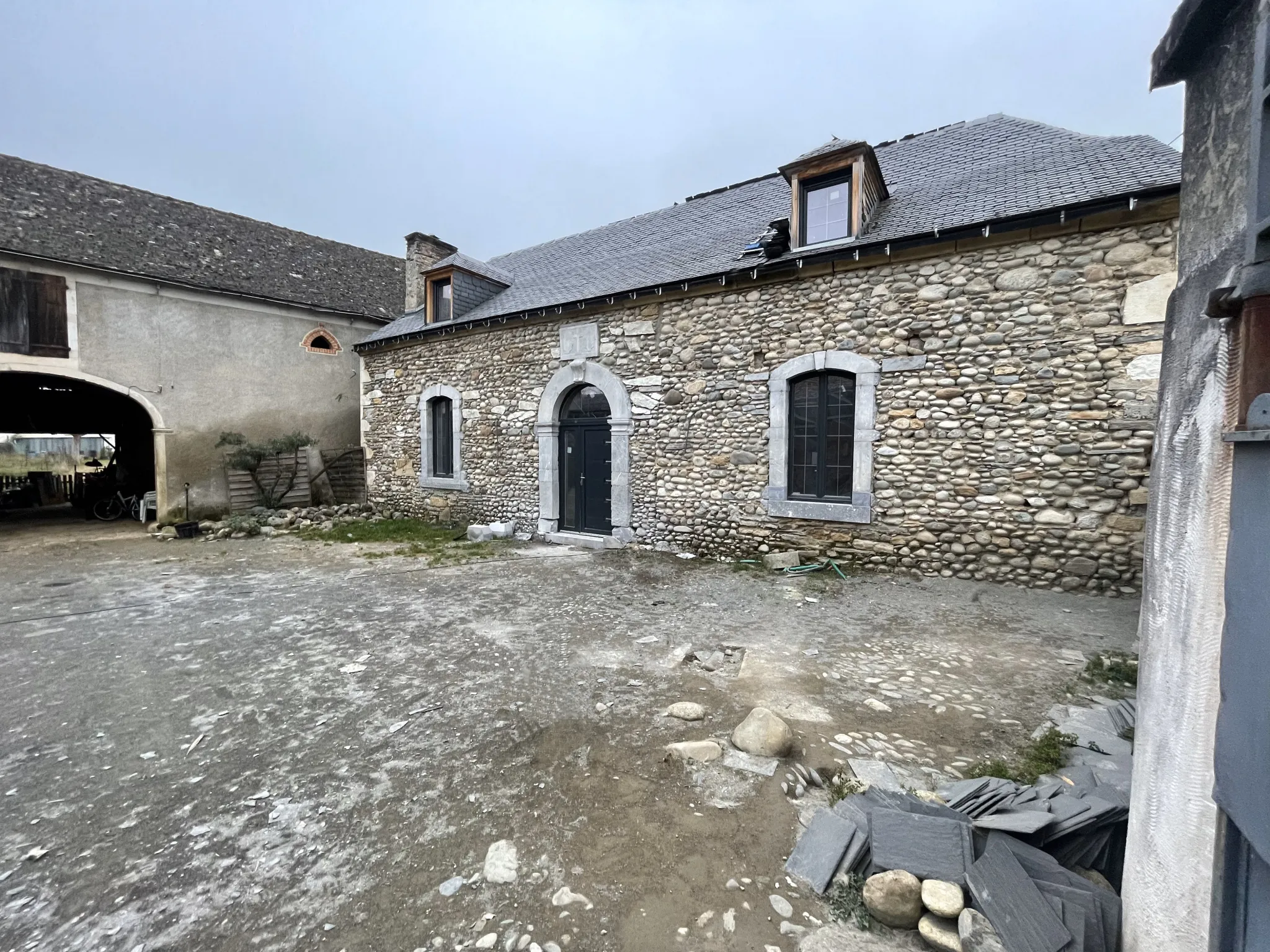 Ancienne Ferme en Pierre à Rénover avec Terrain - Bordères 