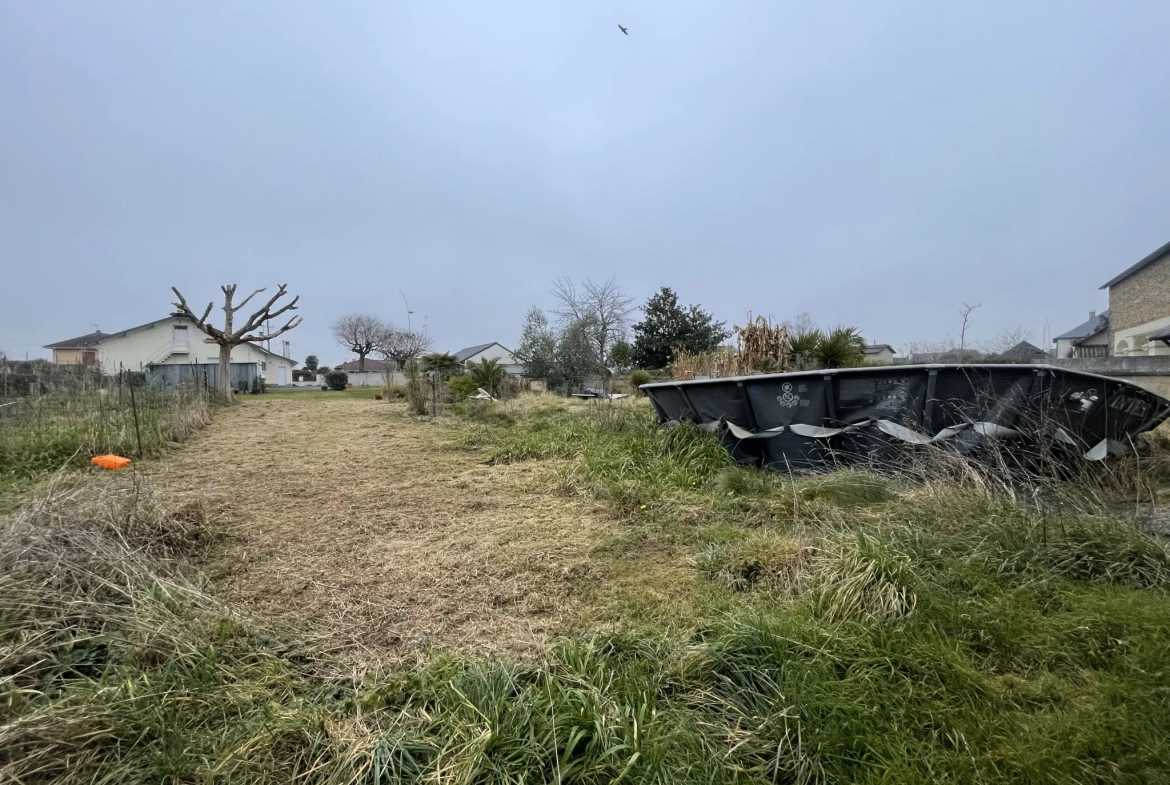 Ancienne Ferme en Pierre à Rénover avec Terrain - Bordères 