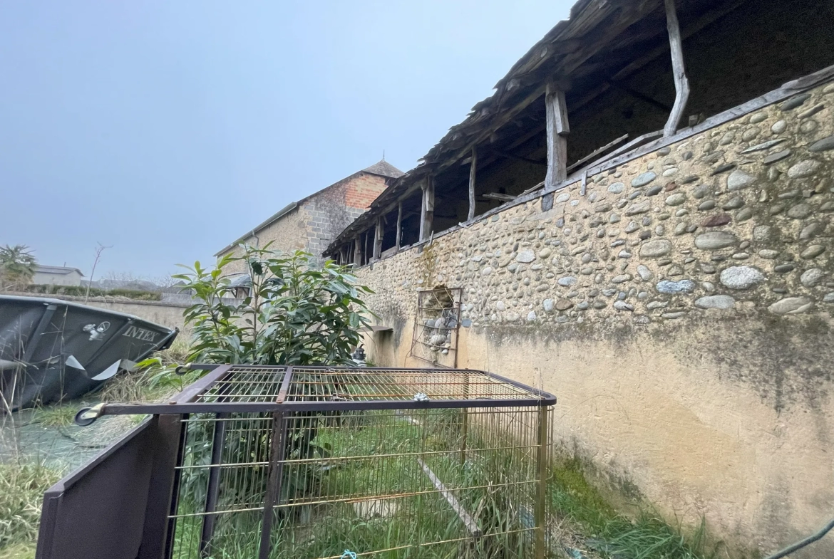 Ancienne Ferme en Pierre à Rénover avec Terrain - Bordères 