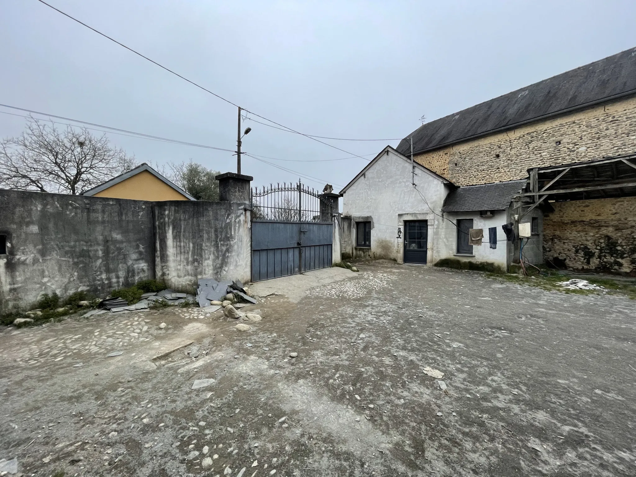 Ancienne Ferme en Pierre à Rénover avec Terrain - Bordères 