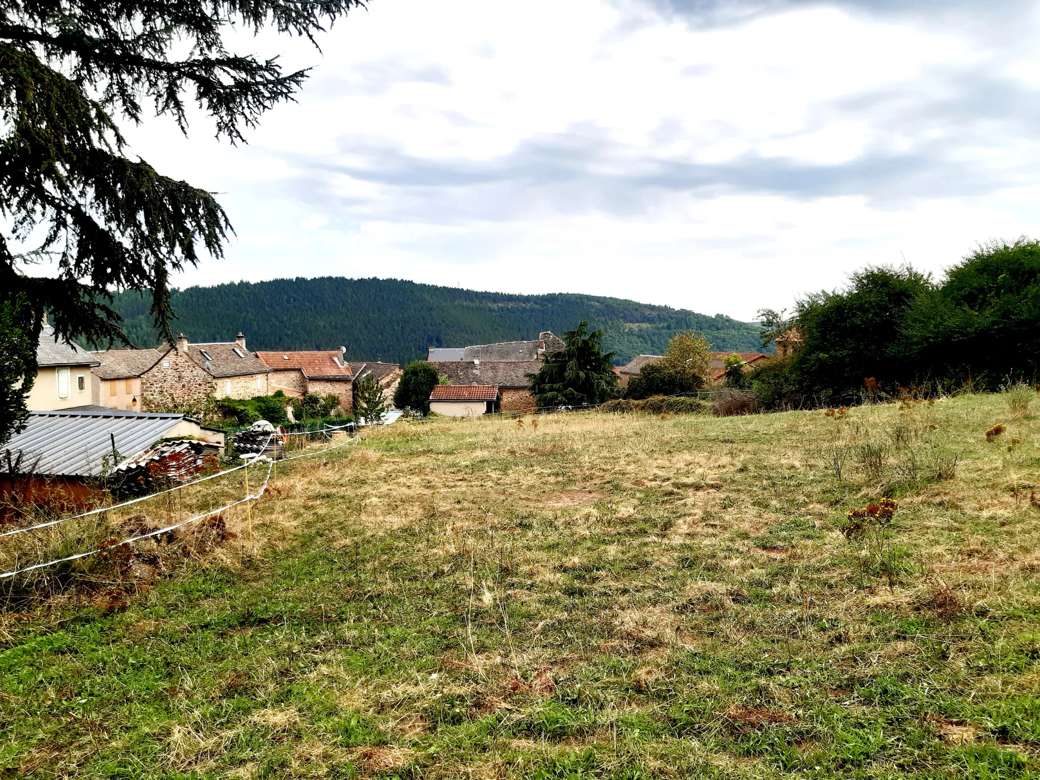 Maison de village dans un territoire naturel et préservé avec jardin de loisir 