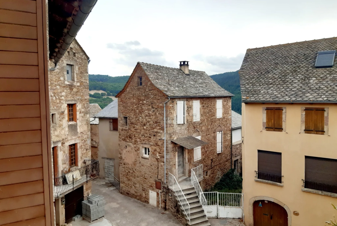 Maison de village dans un territoire naturel et préservé avec jardin de loisir 