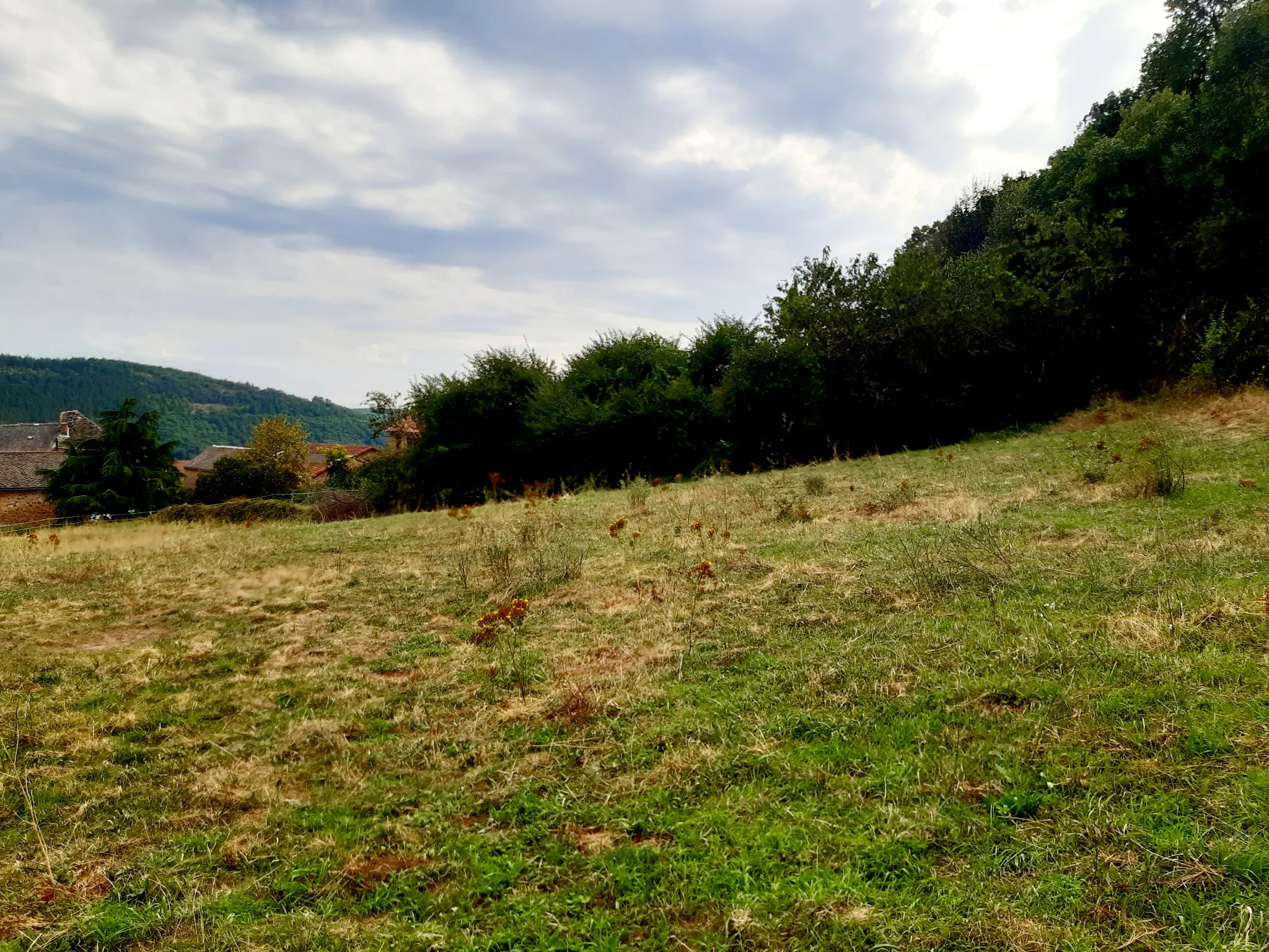 Maison de village dans un territoire naturel et préservé avec jardin de loisir 