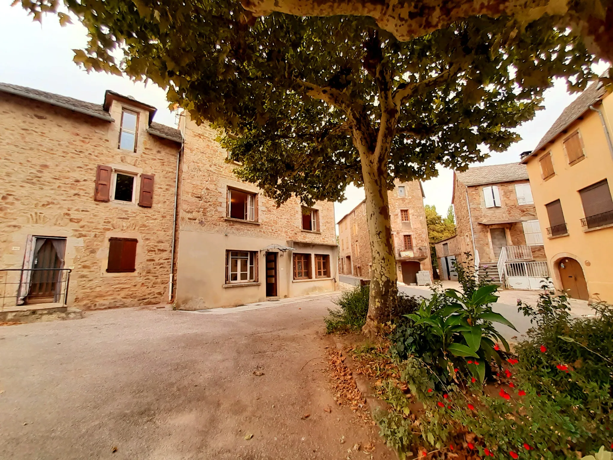 Maison de village dans un territoire naturel et préservé avec jardin de loisir 