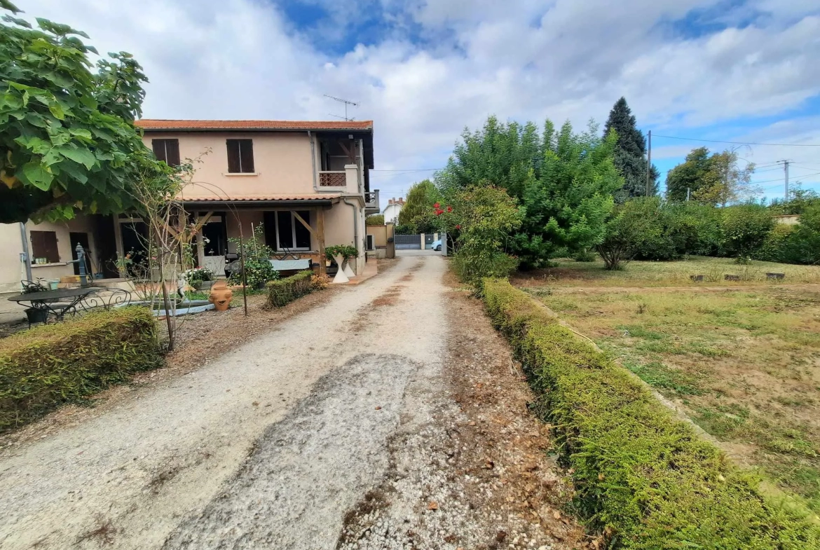 Charming Family House with Garden in Fumel 