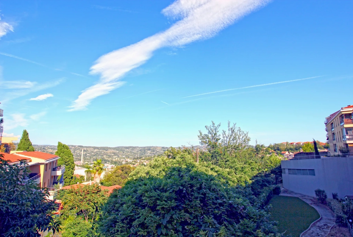 Bel appartement 3 pièces avec terrasse à Grasse 