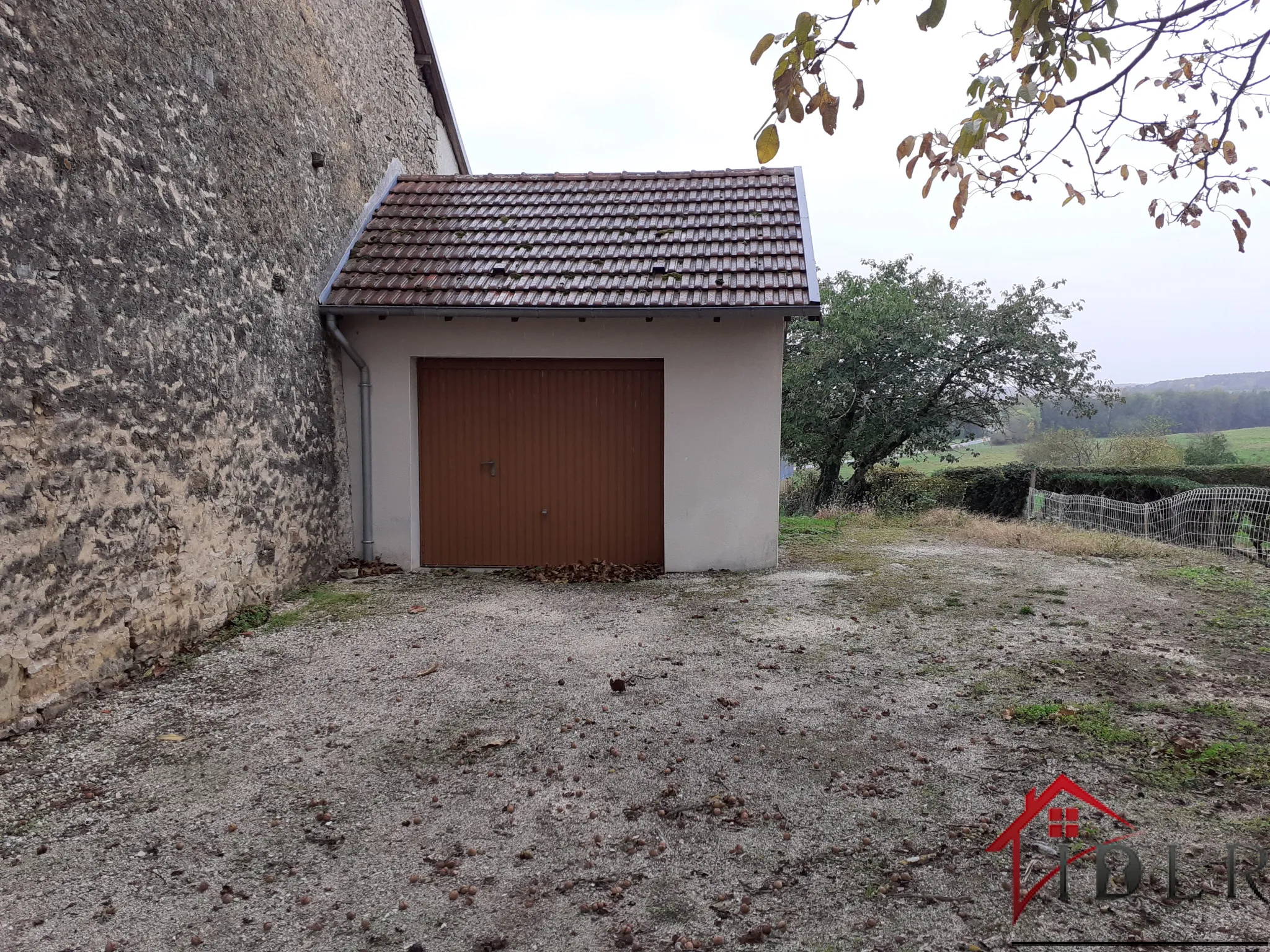 Maison de campagne 150 m2 habitable avec terrain de 1000 m2 à Chalindrey 