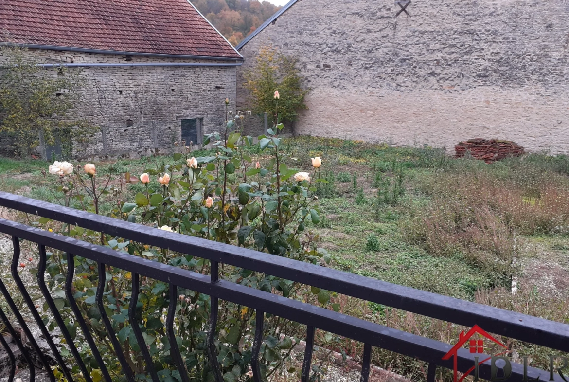 Maison de campagne 150 m2 habitable avec terrain de 1000 m2 à Chalindrey 