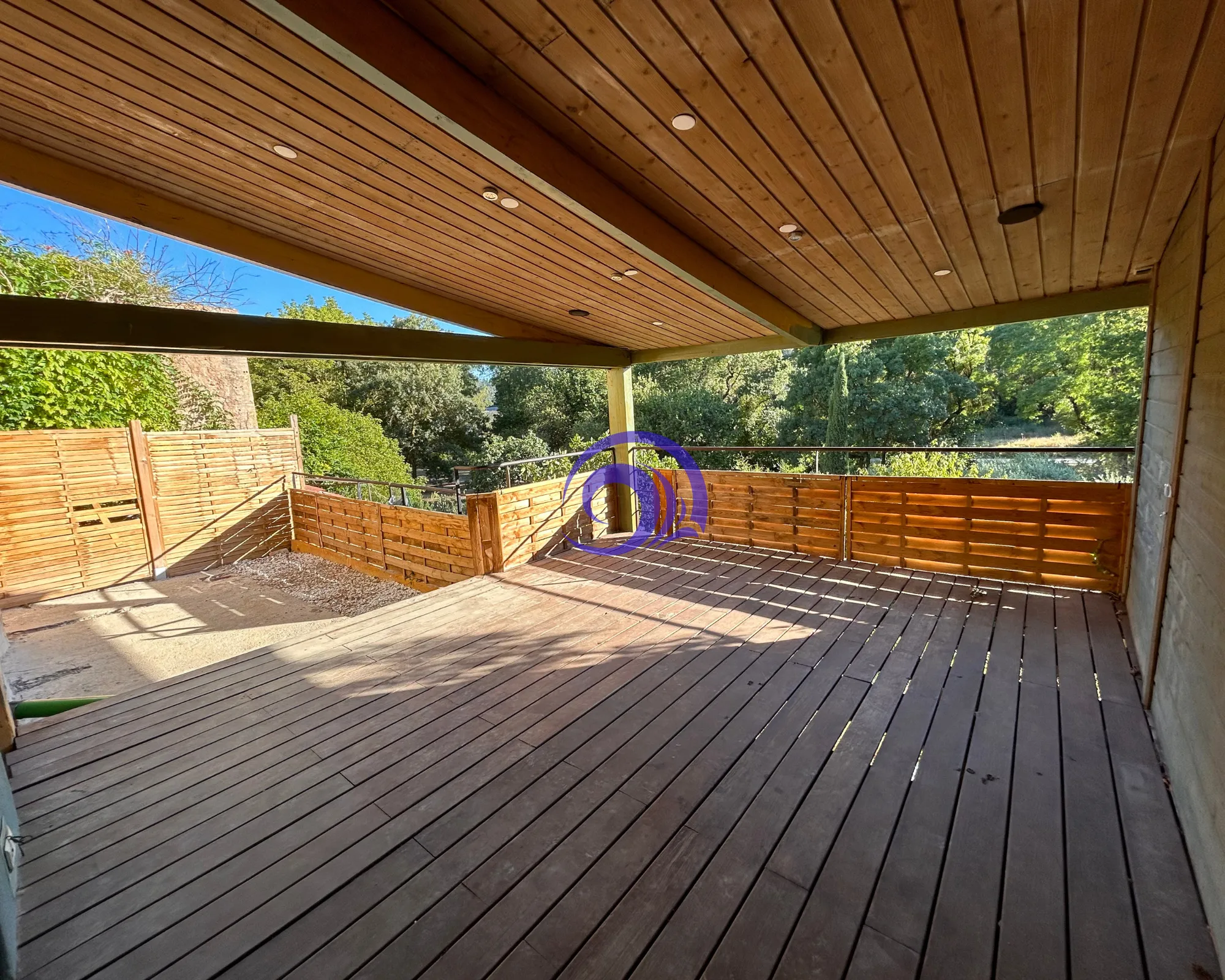 Appartement unique à SALERNES avec terrasse et vue sur les collines 