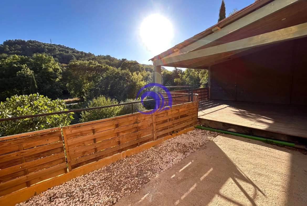 Appartement unique à SALERNES avec terrasse et vue sur les collines 