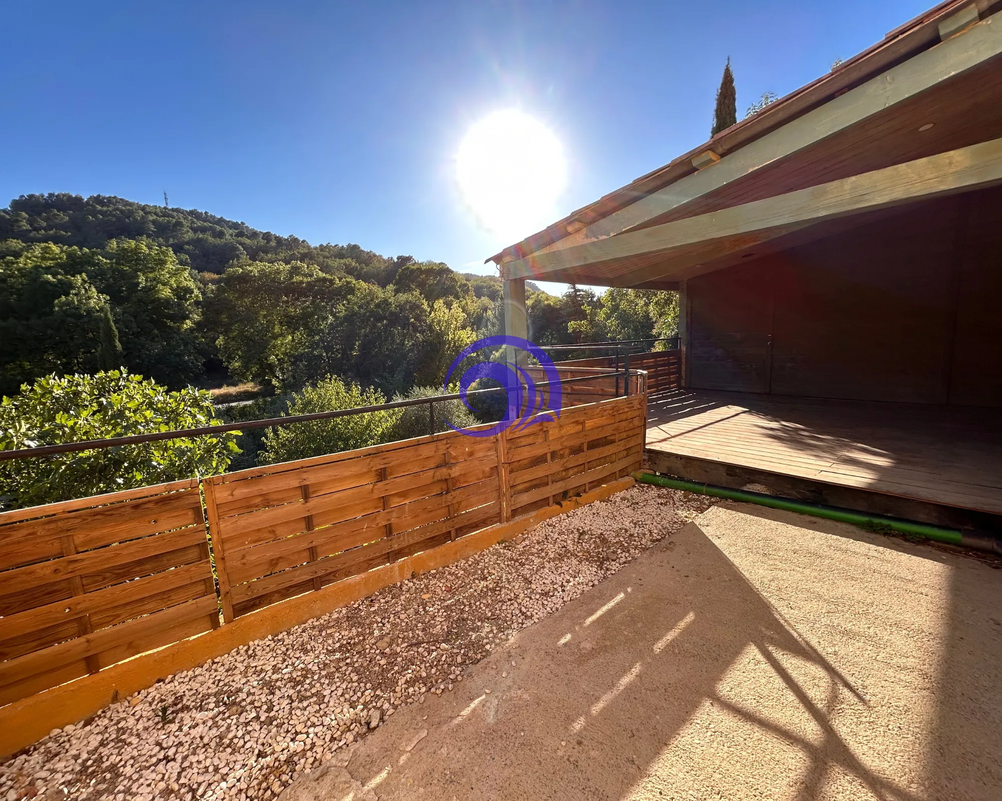 Appartement unique à SALERNES avec terrasse et vue sur les collines 