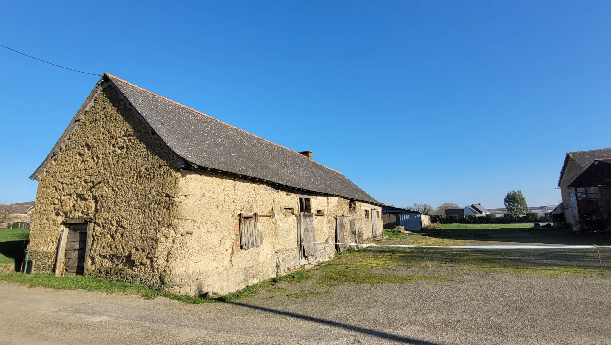 Bâtisse à Rénover de 130 m2 à Domloup 