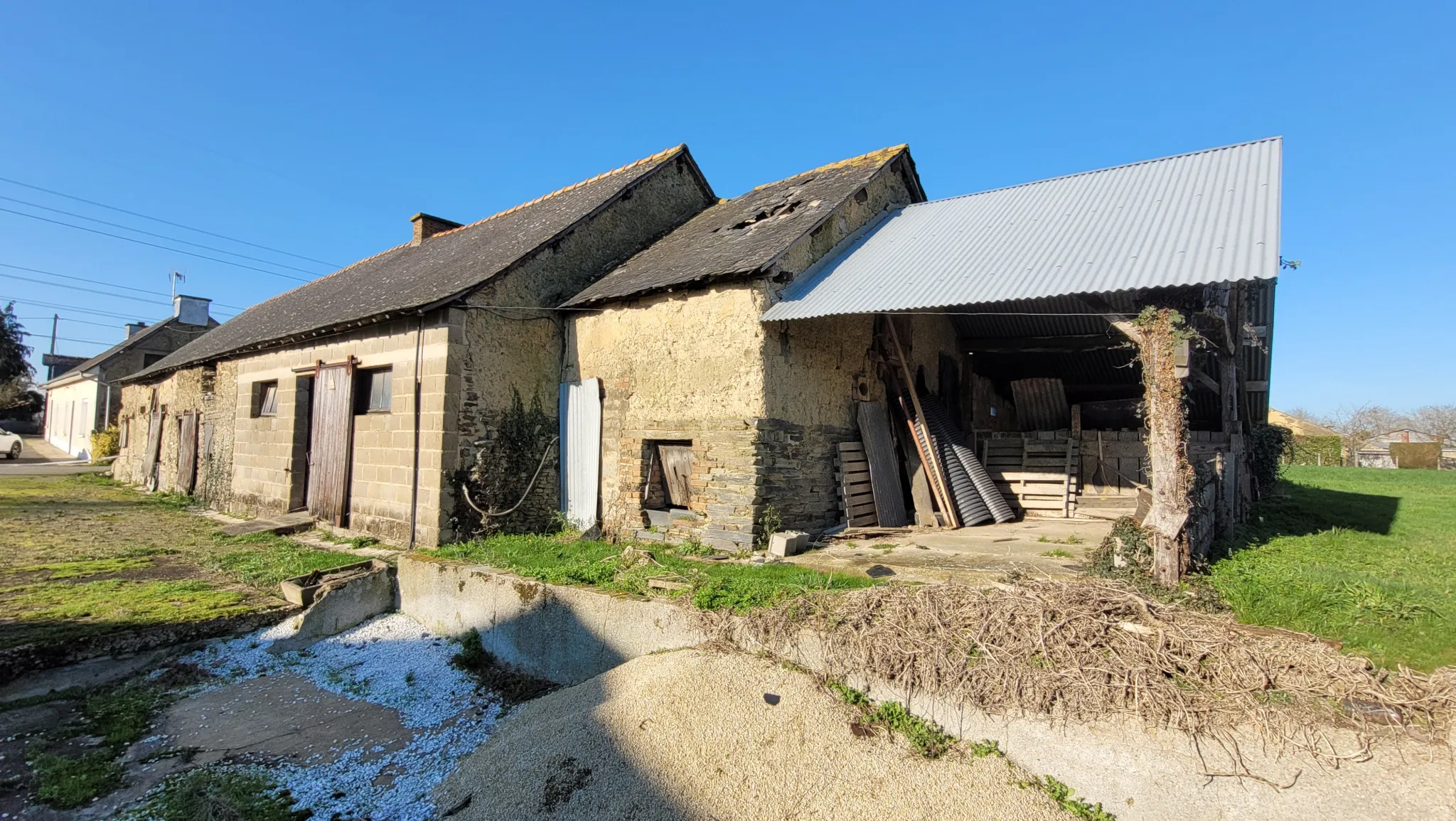 Bâtisse à Rénover de 130 m2 à Domloup 