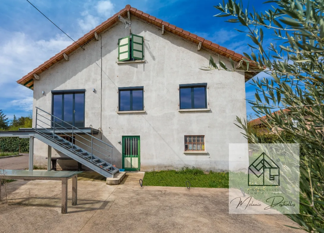 Maison individuelle rénovée à Riorges avec piscine 