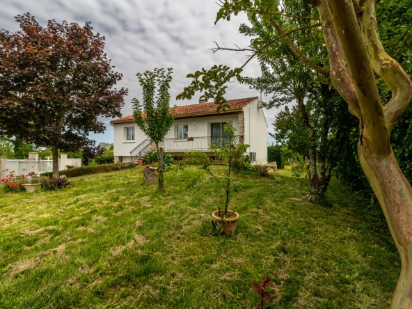 Maison à Corme-Royal avec Garage et Jardin