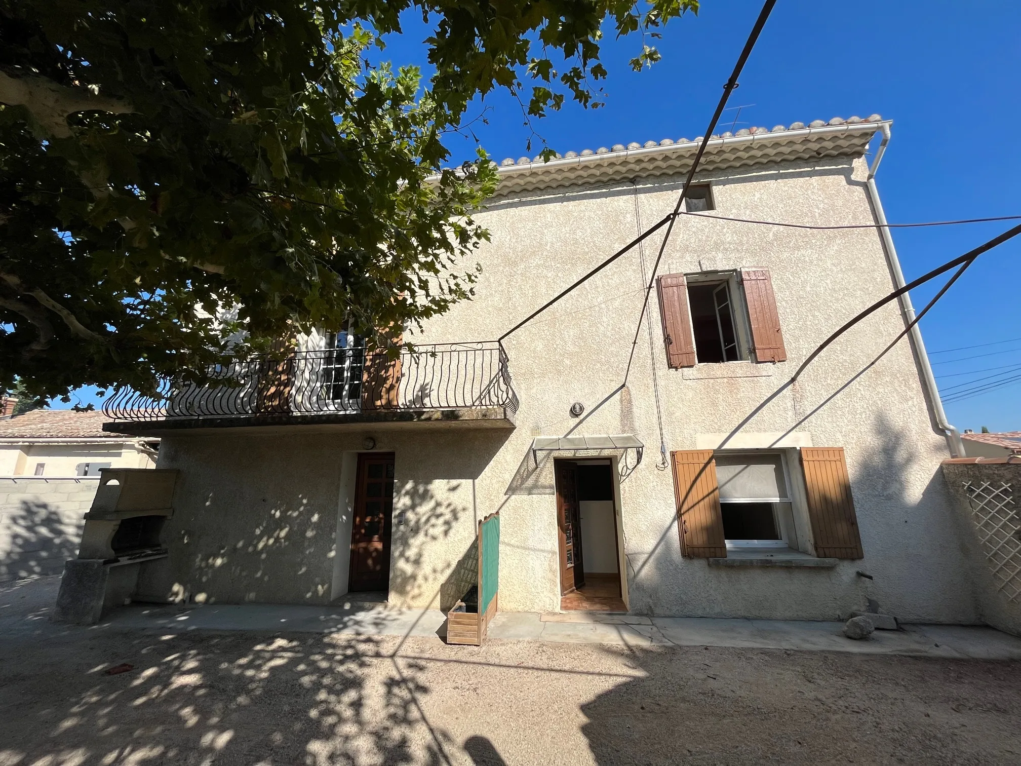 Maison ensoleillée de 163m2 sur Althen des Paluds 