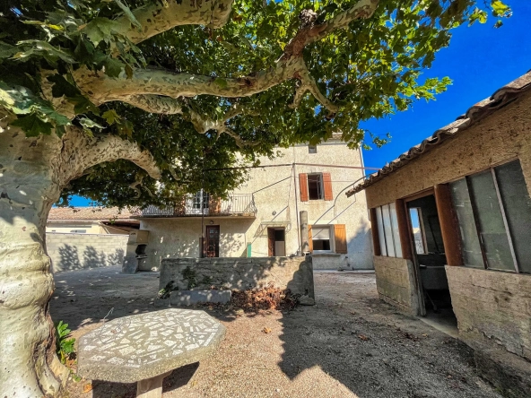 Maison ensoleillée de 163m2 sur Althen des Paluds