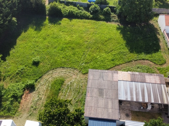 Terrain à bâtir de 1596 m2 à Saint-Nazaire-Sur-Charente