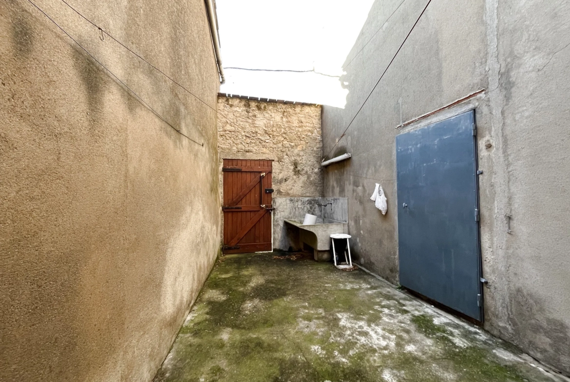 Maison de village avec terrasse et garage à vendre à Argens-Minervois 