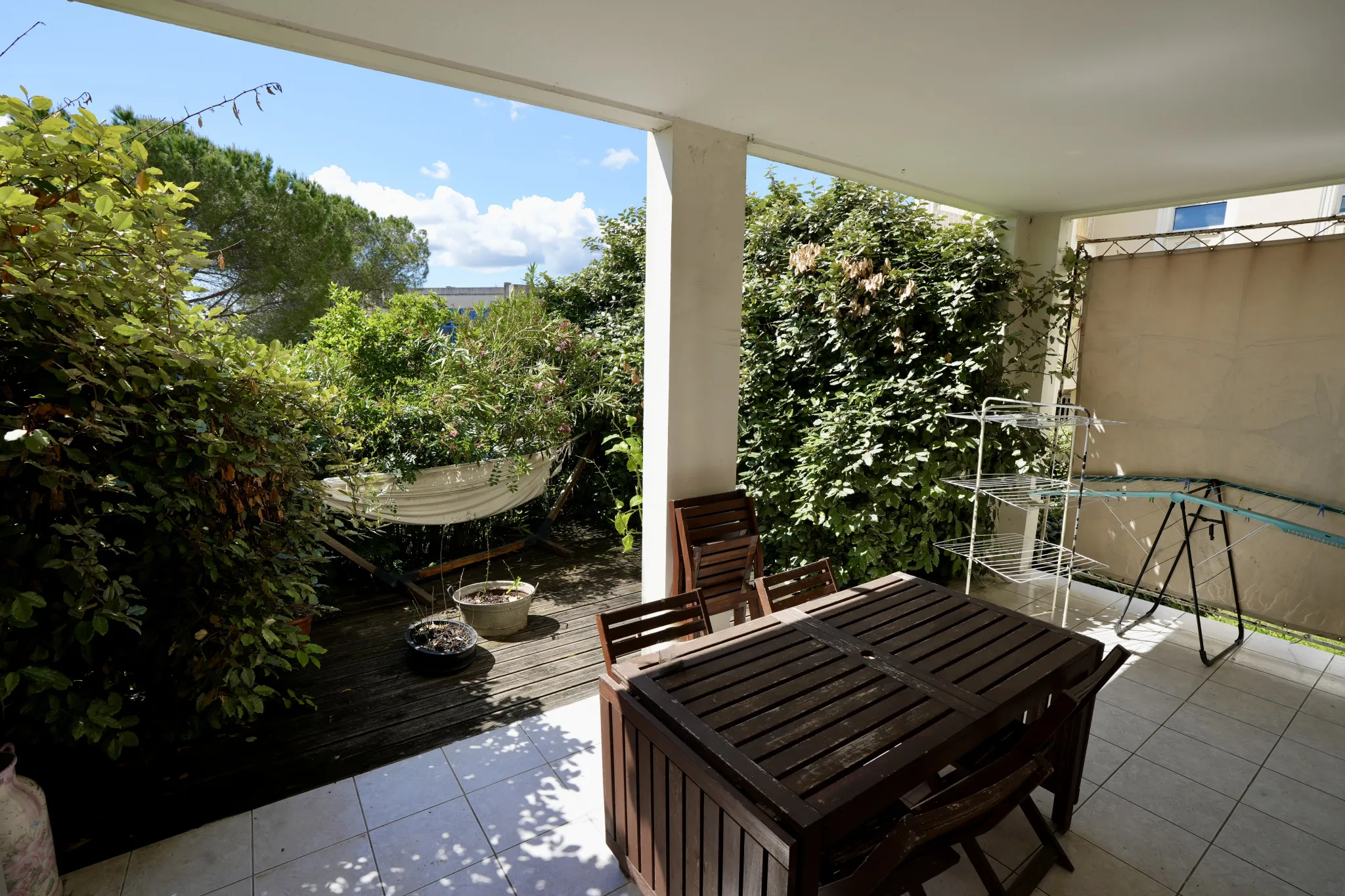 Appartement T3 en rez-de-jardin avec belle terrasse arborée à Alco 