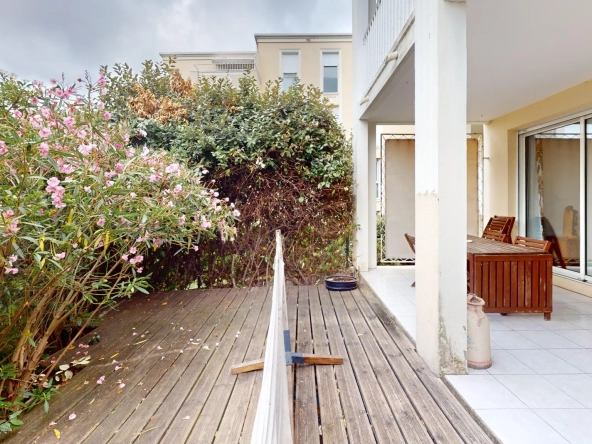 Appartement T3 en rez-de-jardin avec belle terrasse arborée à Alco