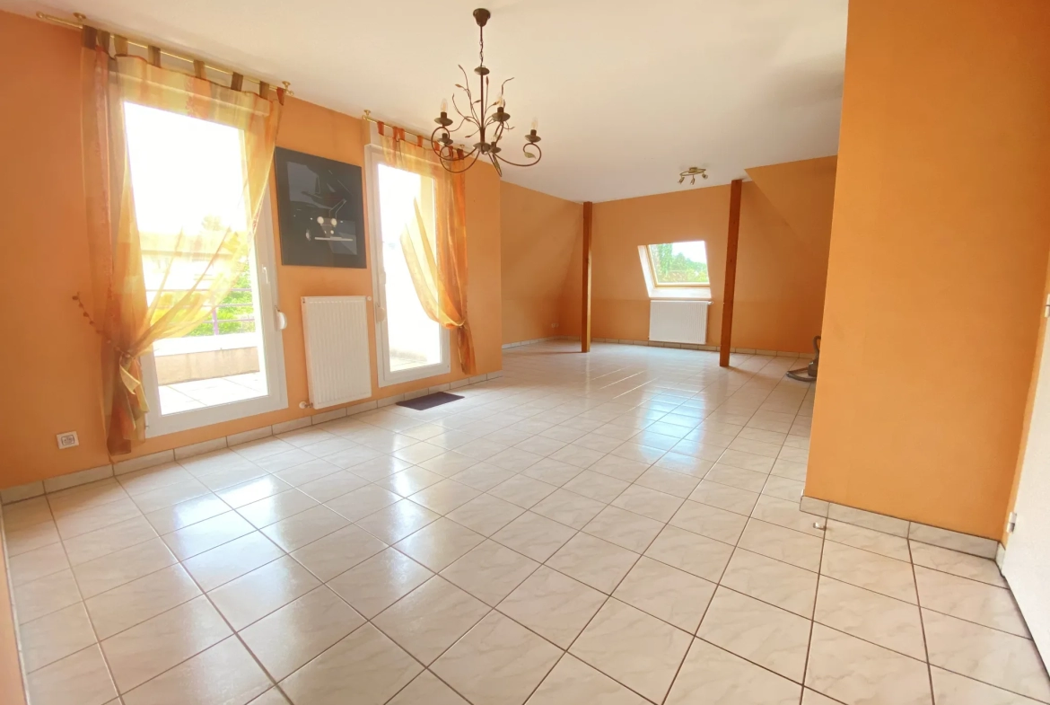 Appartement F2 68m2 hab. au dernier étage avec ascenseur, balcon et garage à Creutzwald 