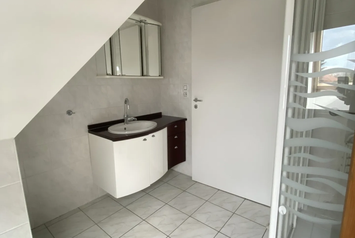 Appartement F2 68m2 hab. au dernier étage avec ascenseur, balcon et garage à Creutzwald 