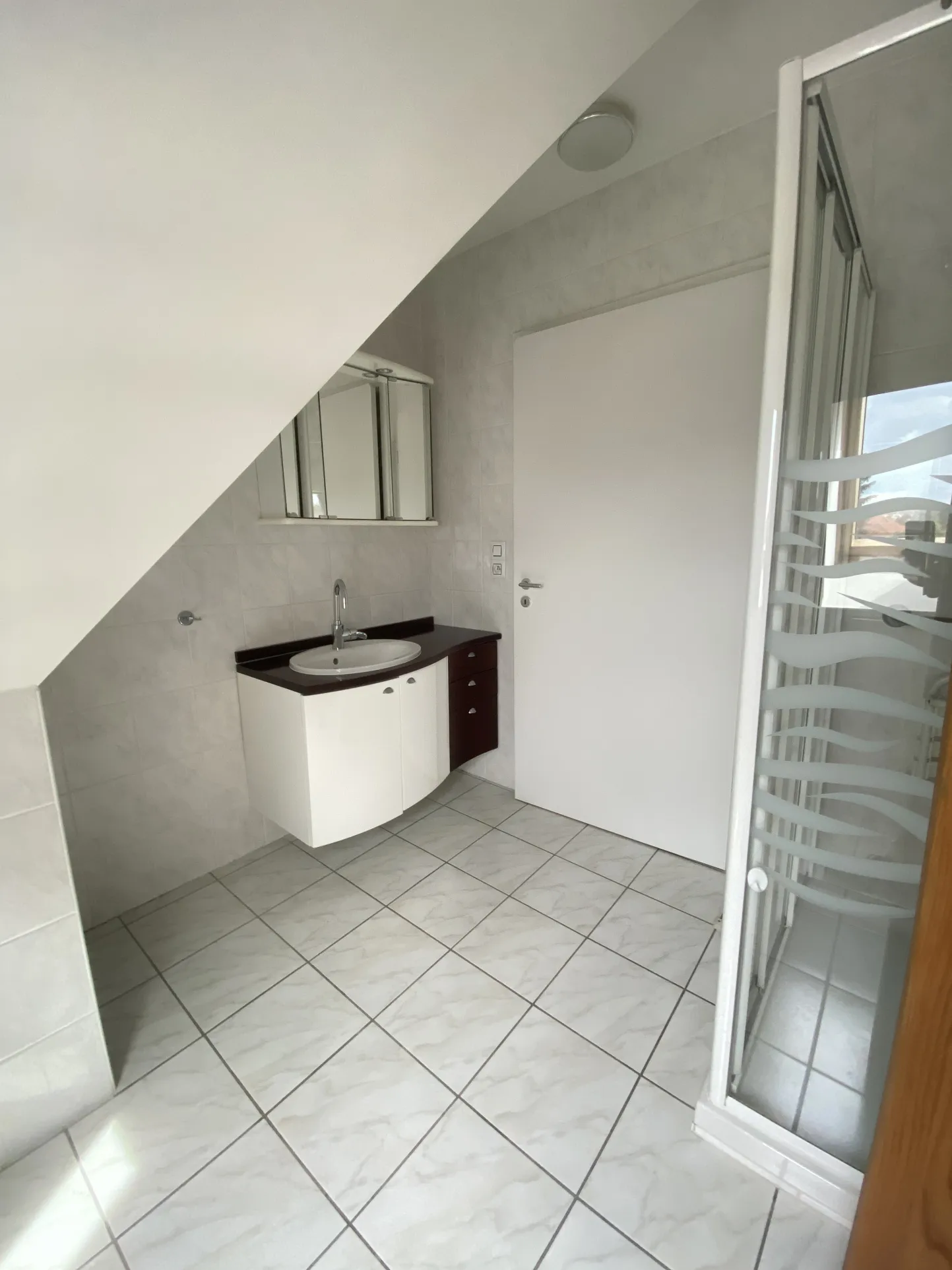 Appartement F2 68m2 hab. au dernier étage avec ascenseur, balcon et garage à Creutzwald 