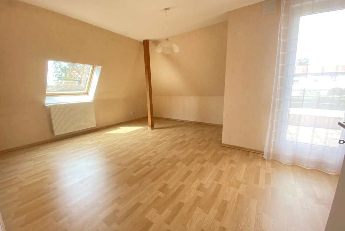 Appartement F2 68m2 hab. au dernier étage avec ascenseur, balcon et garage à Creutzwald 