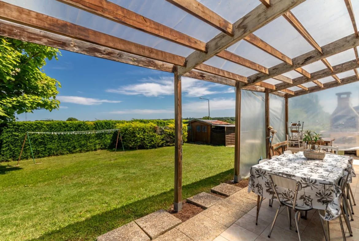 Maison 3 chambres, un T2 indépendant, beau jardin, carport à St-Georges-des-Coteaux 