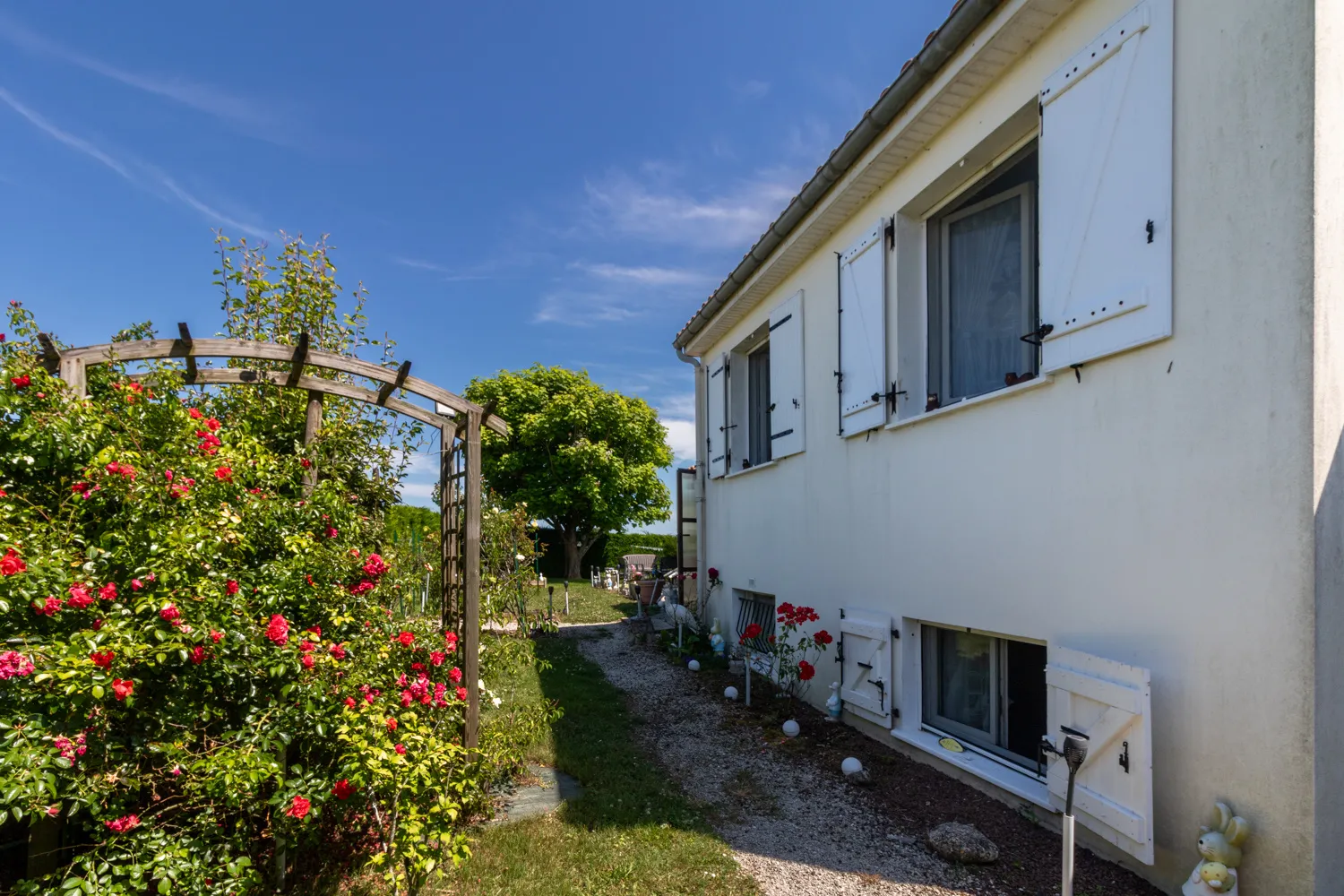 Maison 3 chambres, un T2 indépendant, beau jardin, carport à St-Georges-des-Coteaux 