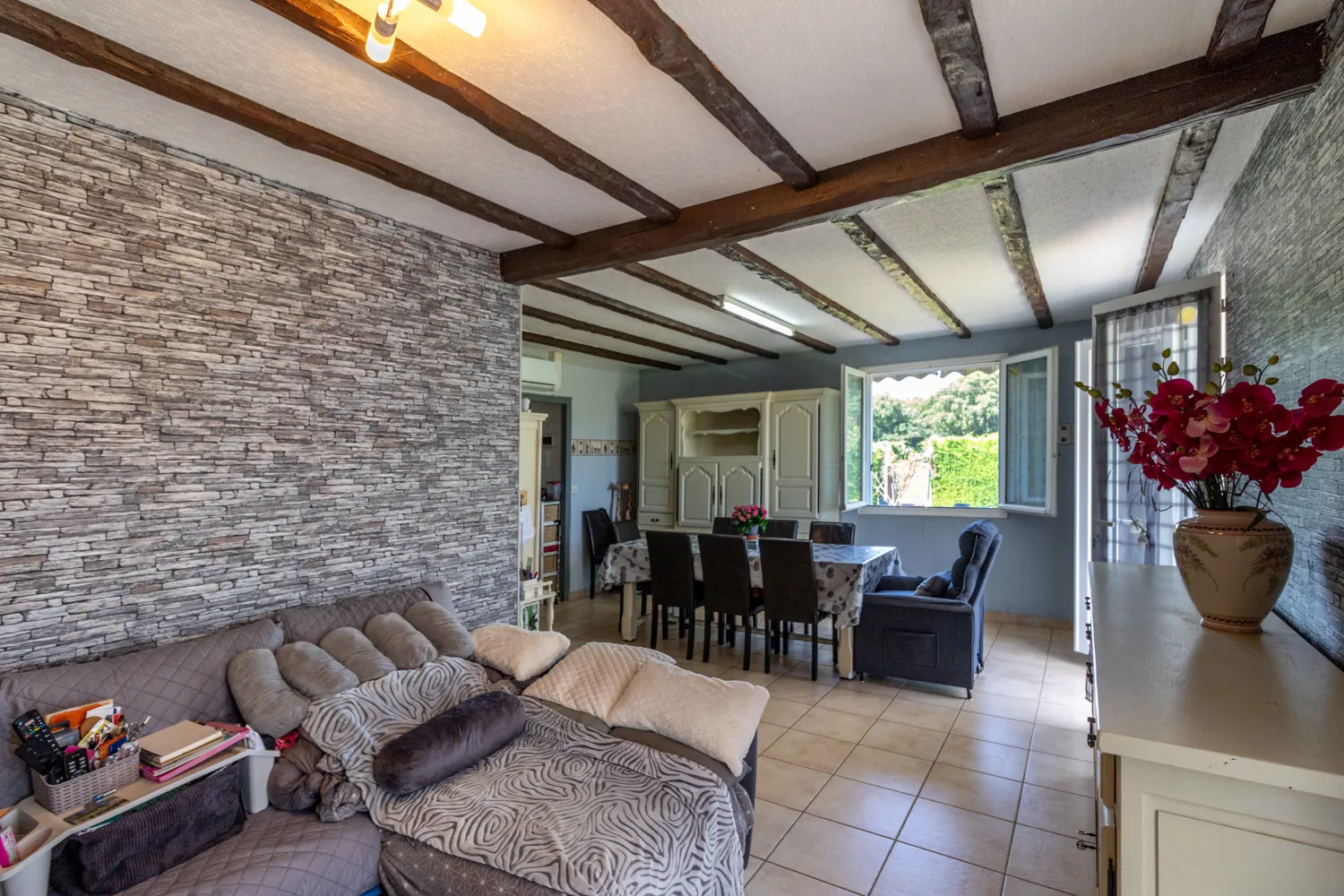 Maison 3 chambres, un T2 indépendant, beau jardin, carport à St-Georges-des-Coteaux 