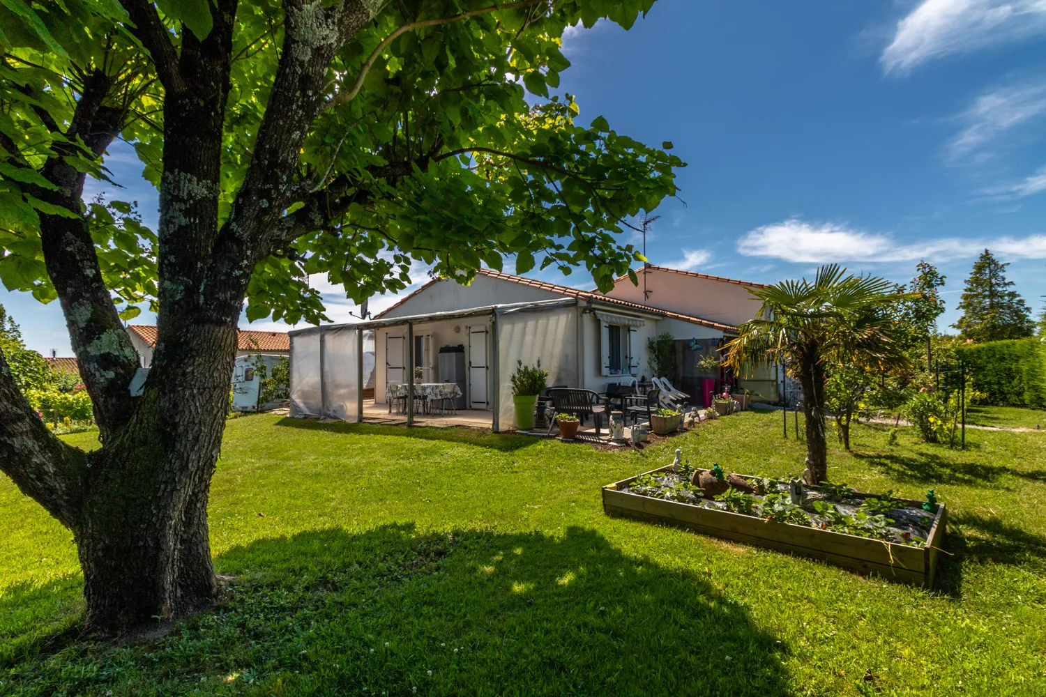 Maison 3 chambres, un T2 indépendant, beau jardin, carport à St-Georges-des-Coteaux 