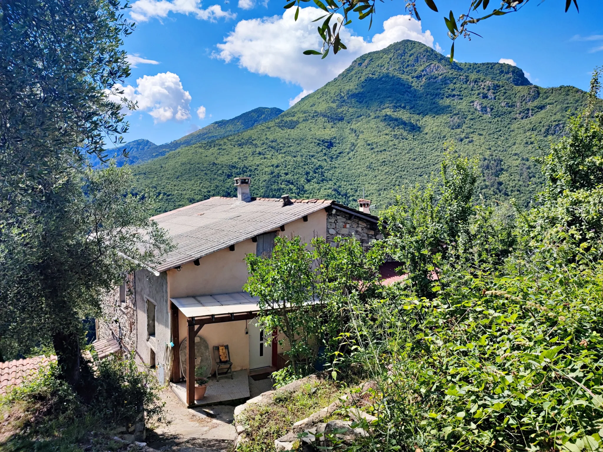 Propriété à Loda (Lantosque) avec vue panoramique sur la vallée 