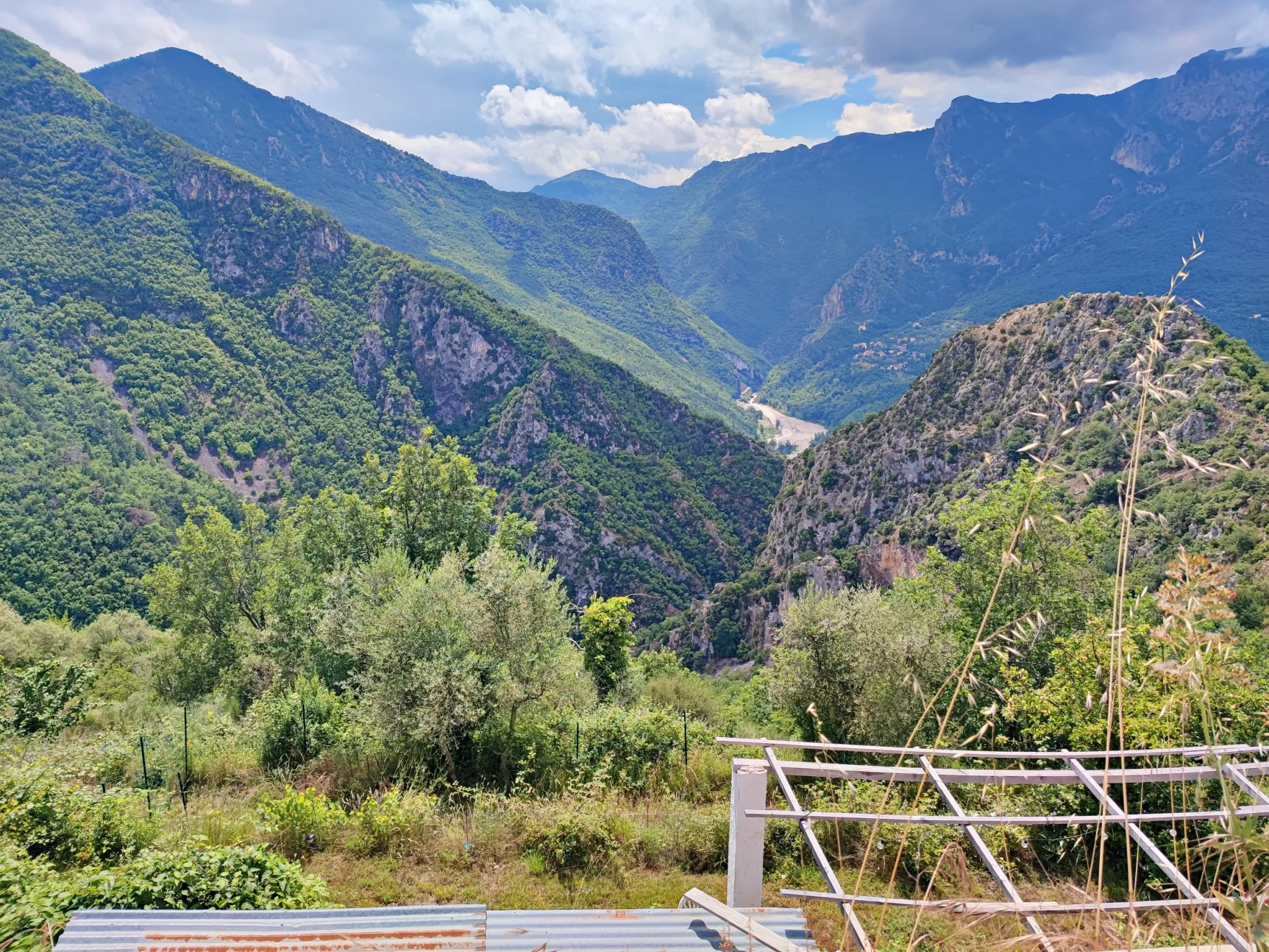 Propriété à Loda (Lantosque) avec vue panoramique sur la vallée 