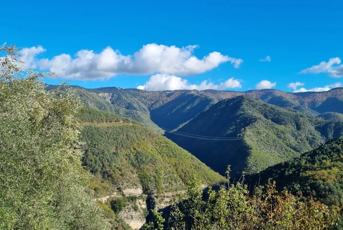 Propriété à Loda (Lantosque) avec vue panoramique sur la vallée 