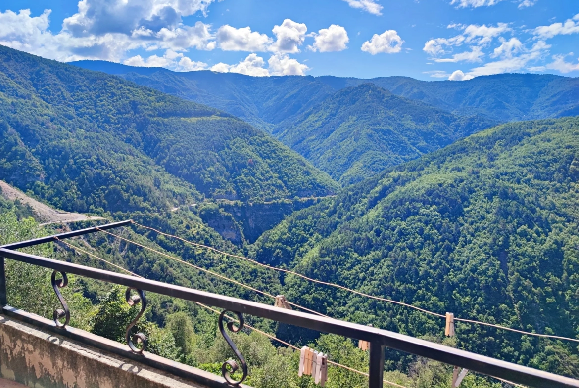 Propriété à Loda (Lantosque) avec vue panoramique sur la vallée 