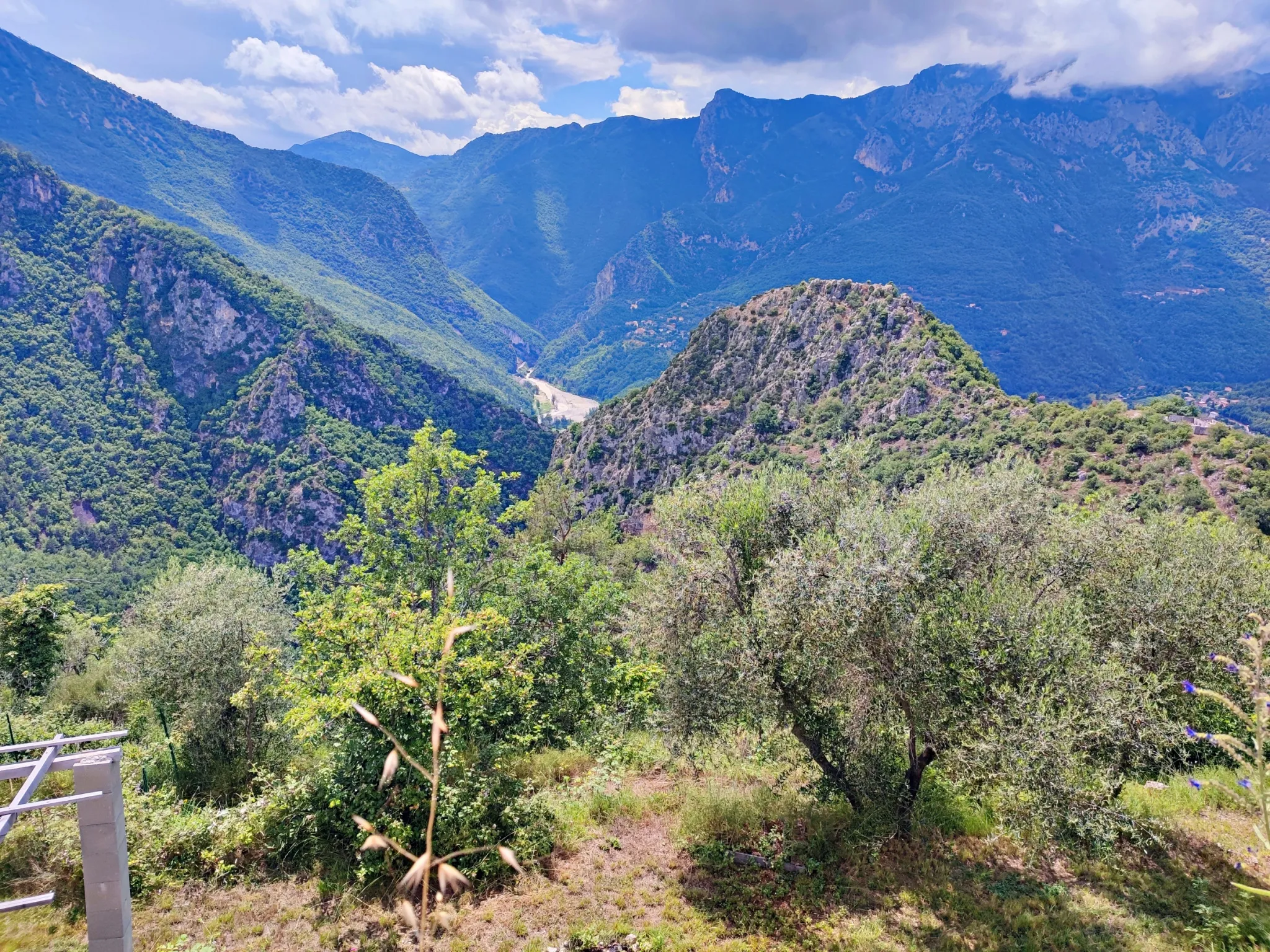 Propriété à Loda (Lantosque) avec vue panoramique sur la vallée 