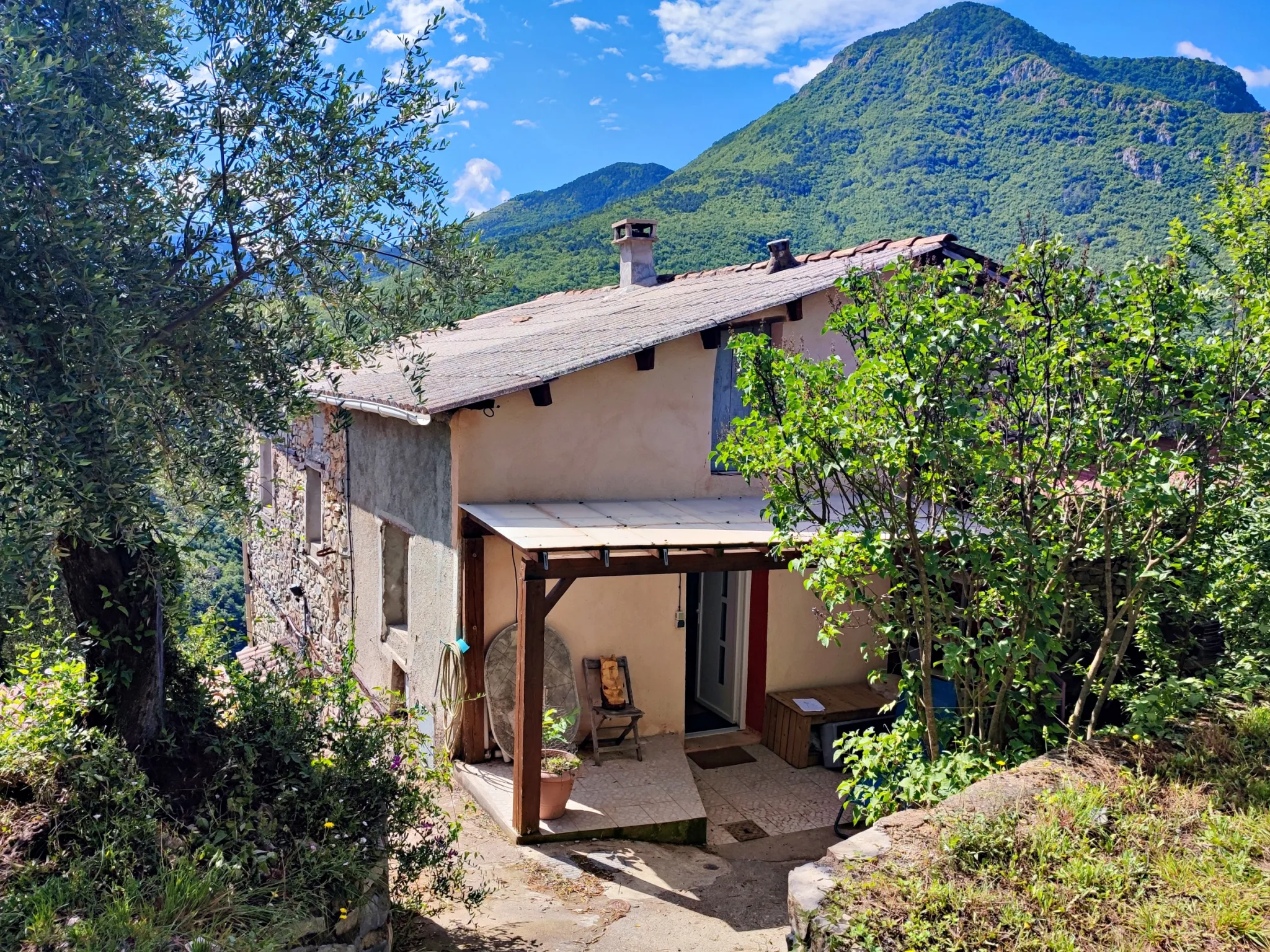 Propriété à Loda (Lantosque) avec vue panoramique sur la vallée 