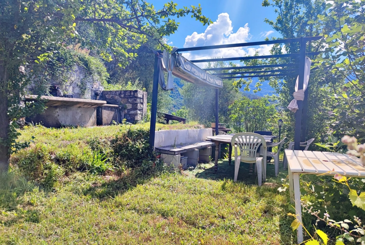 Propriété à Loda (Lantosque) avec vue panoramique sur la vallée 