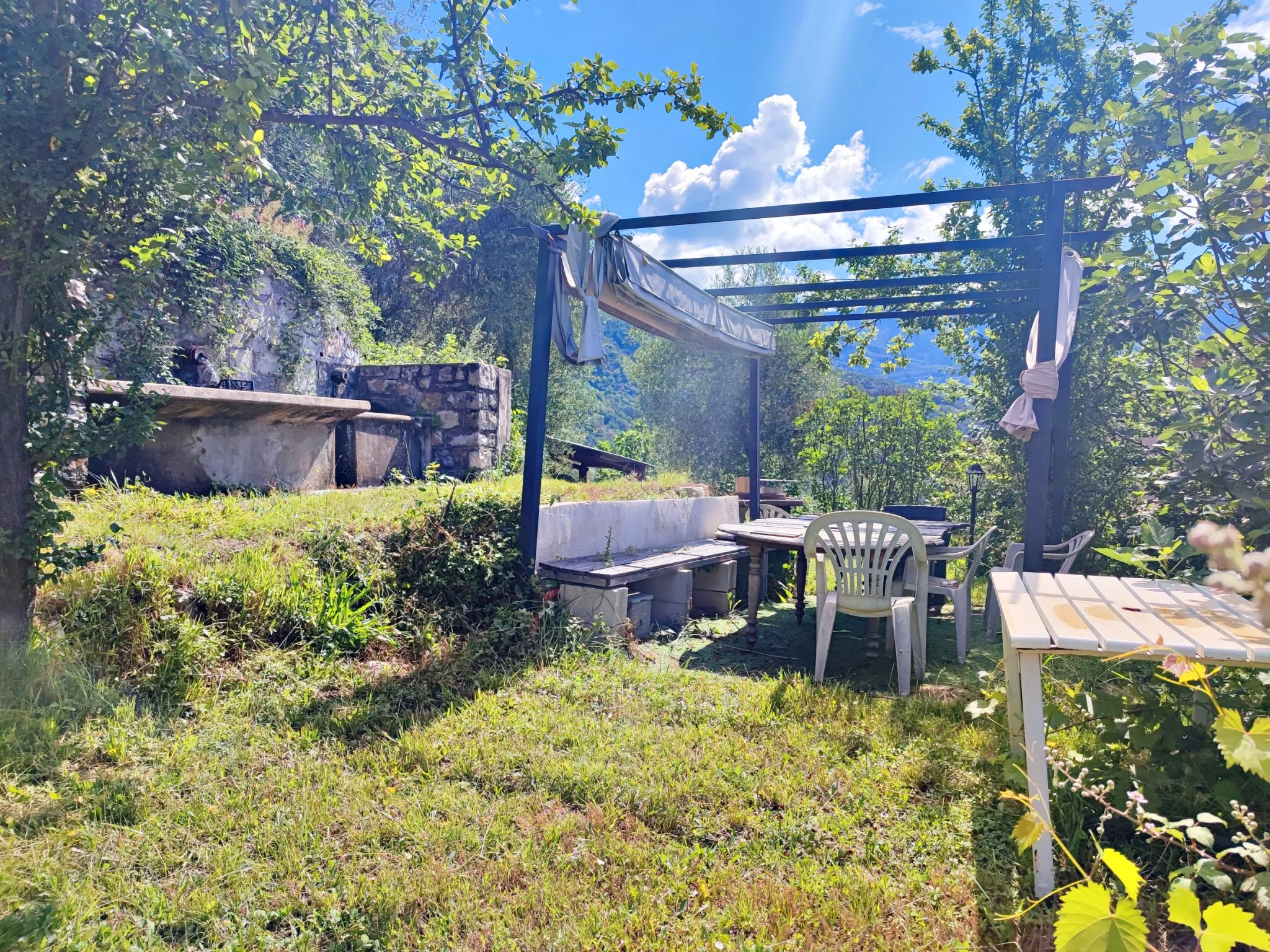 Propriété à Loda (Lantosque) avec vue panoramique sur la vallée 