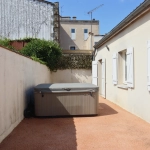 Maison de plain-pied avec terrasse et parkings à Cognac