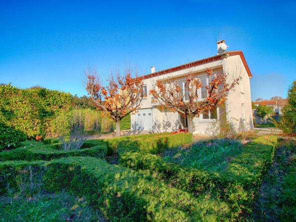 Maison rénovée avec jardin à Trèbes