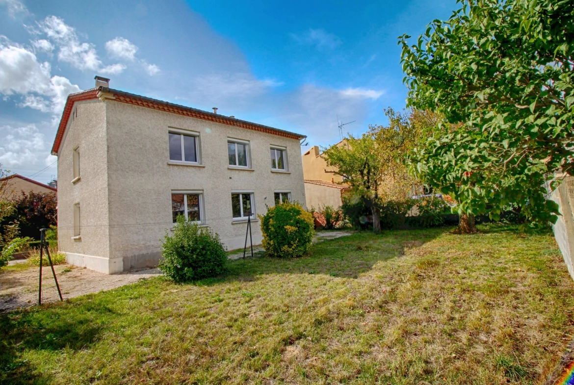 Maison rénovée avec jardin à Trèbes 