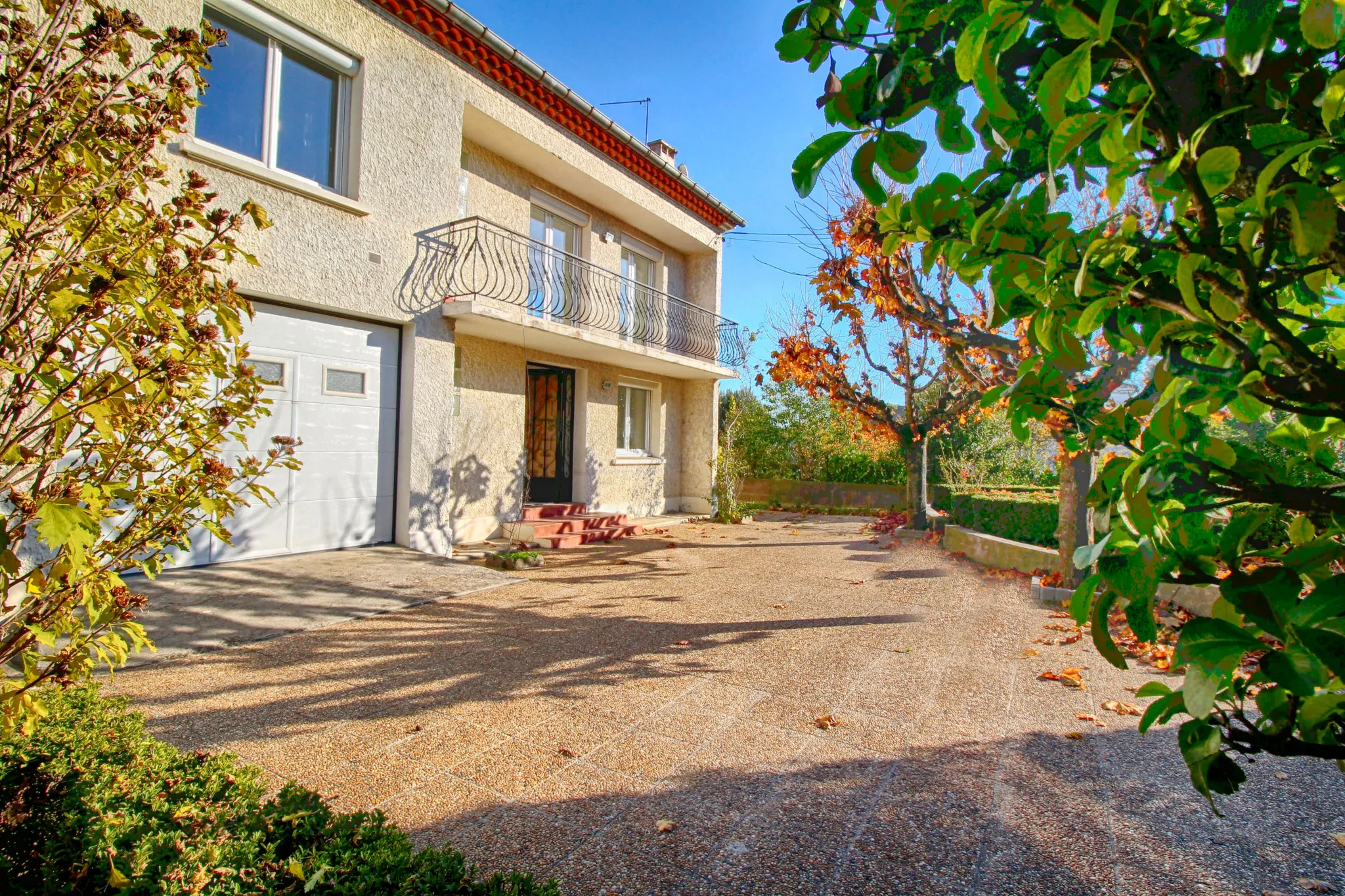 Maison rénovée avec jardin à Trèbes 