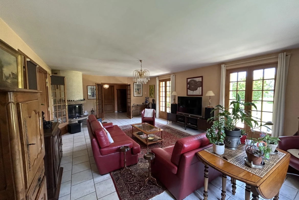 Maison spacieuse avec 5 chambres à Saint Clément en Corrèze 