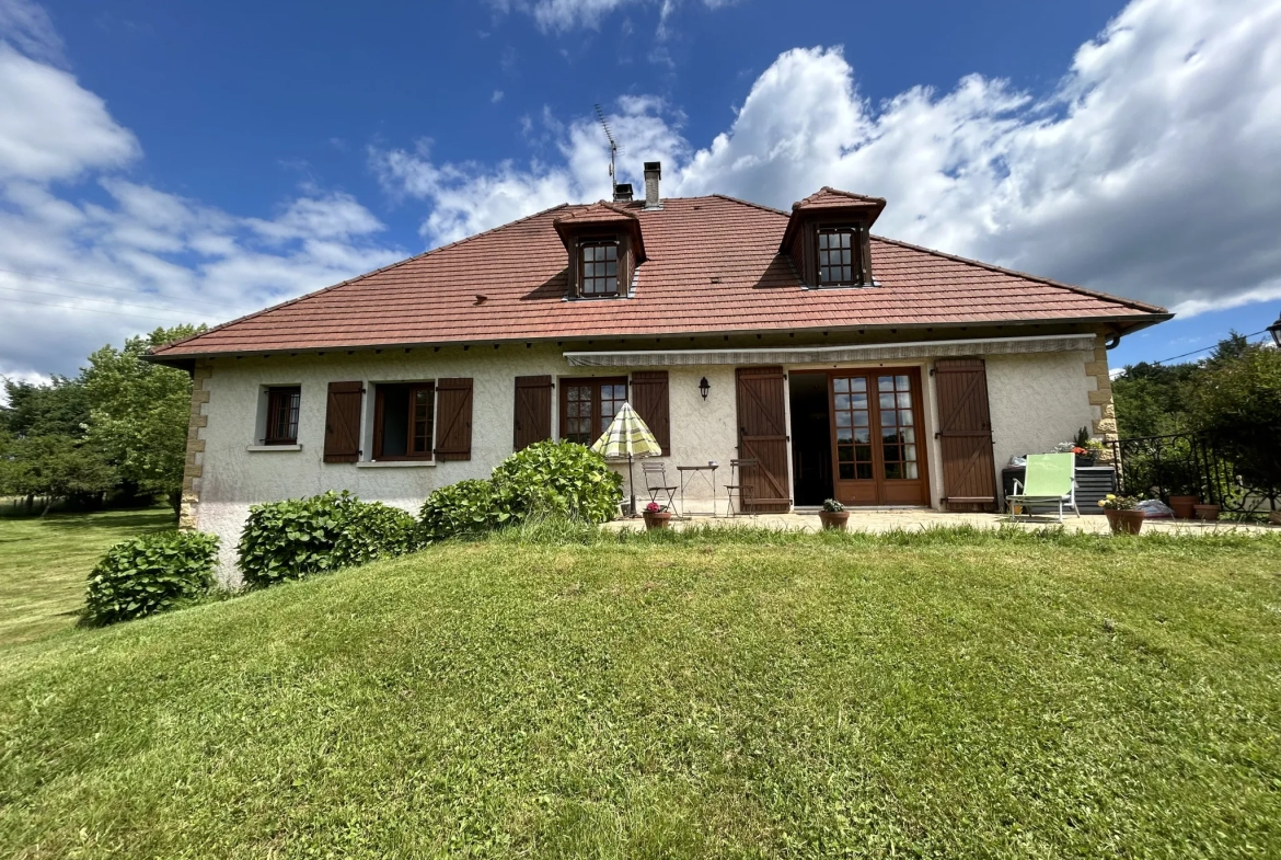 Maison spacieuse avec 5 chambres à Saint Clément en Corrèze 