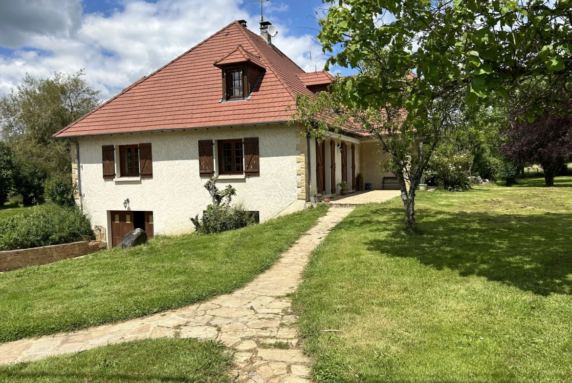 Maison spacieuse avec 5 chambres à Saint Clément en Corrèze 